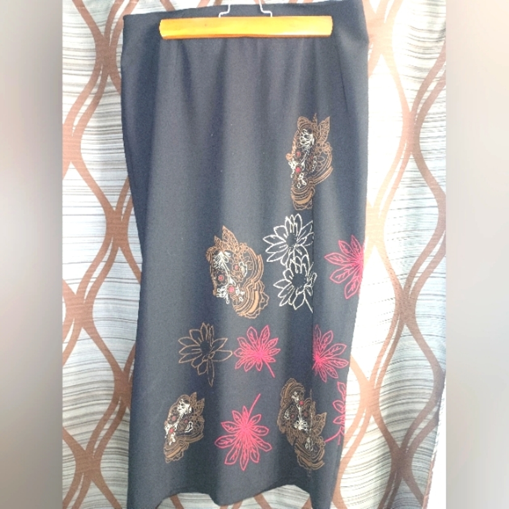Black long skirt 100% polyester made by AGB petite extra large